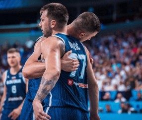 -东契奇巅峰对决，浓眉哥与70激战塞尔维亚队分钟，问鼎冠军胜负难料！的简单介绍