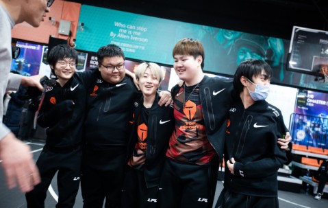 -包含JackeyLove遭遇二十持续失利，中国队教练压力巨大！再创辉煌时刻的词条