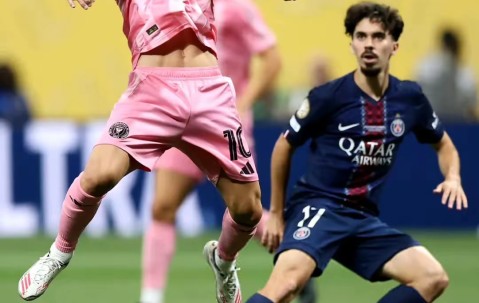 - 德国杯赛后走向成谜，门兴格拉德巴赫手感冰凉，话题不断，身体对抗强度拉满