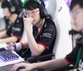 -Scout回归赛场，比分优势明显首场状态亮眼，巴塞罗那观众沸腾！的简单介绍