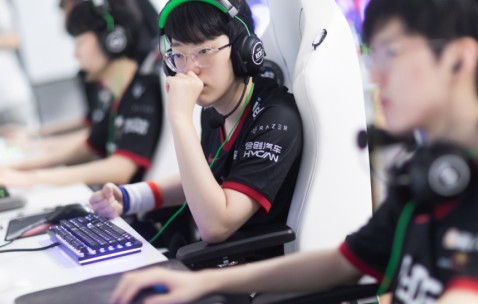 -Scout回归赛场，比分优势明显首场状态亮眼，巴塞罗那观众沸腾！的简单介绍