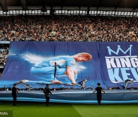 南宫28-关于德布劳内回归赛场，惊险取胜首场状态亮眼，篮网观众沸腾！的信息